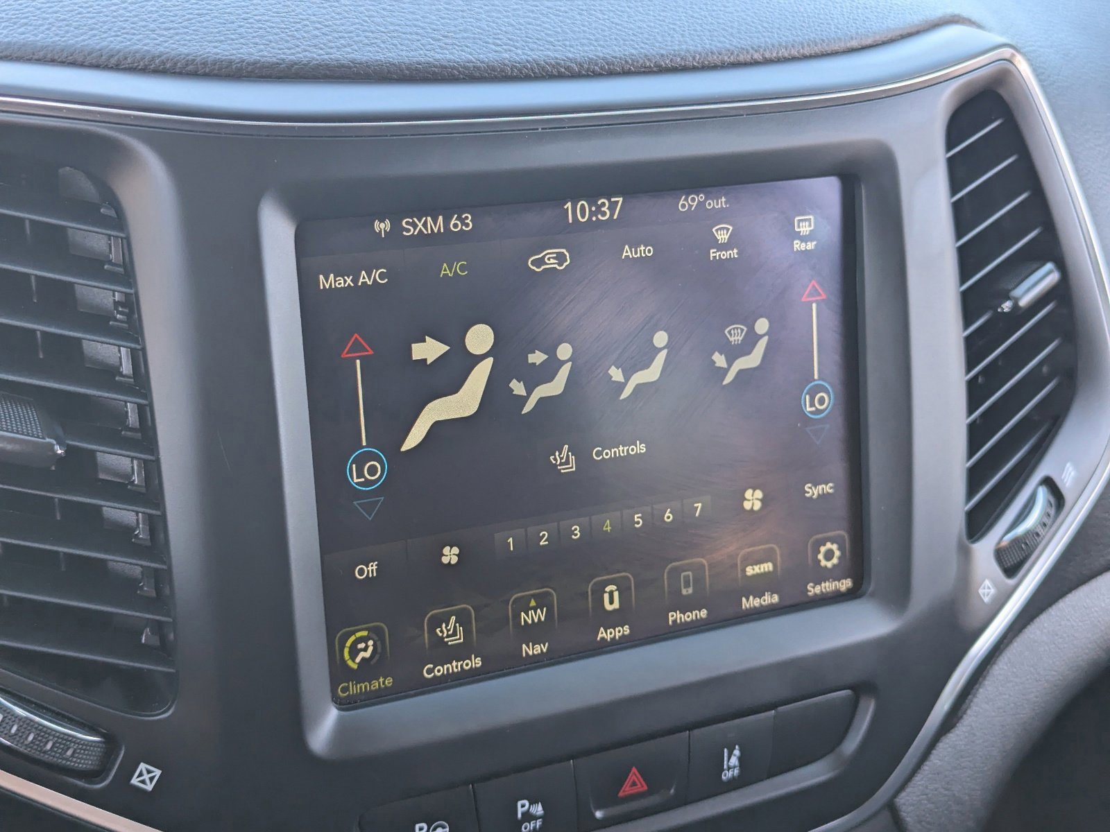 Used 2023 Jeep Cherokee Altitude Lux image 27