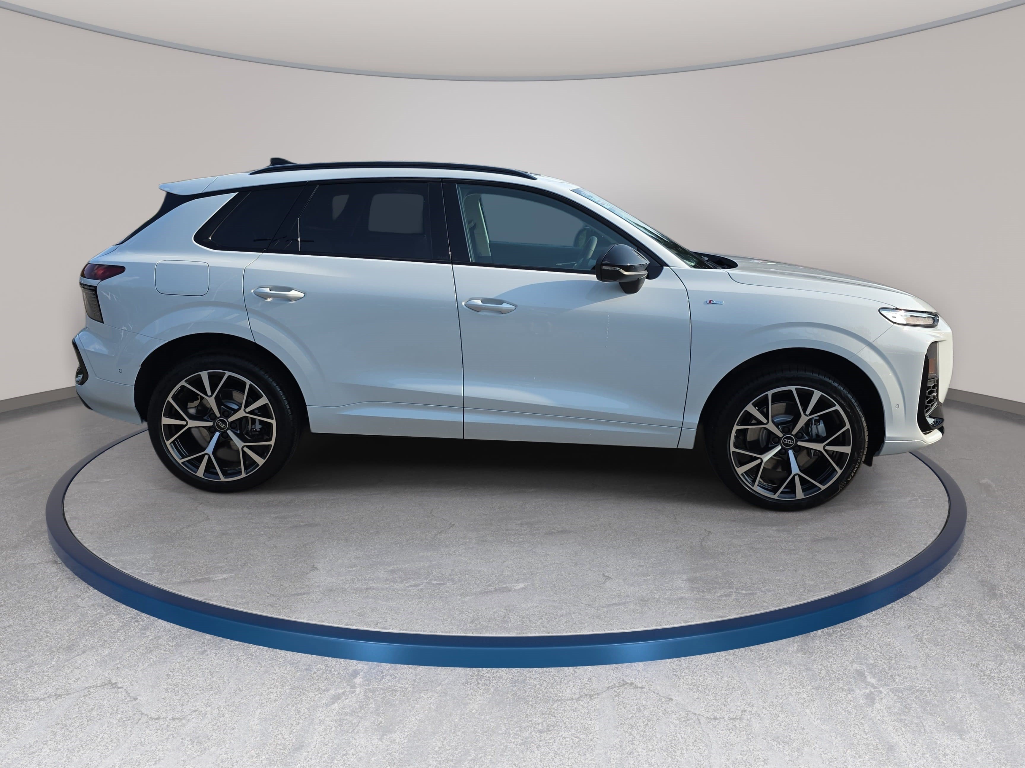 New 2026 Audi Q3 quattro 2.0T AWD/4WD image 4