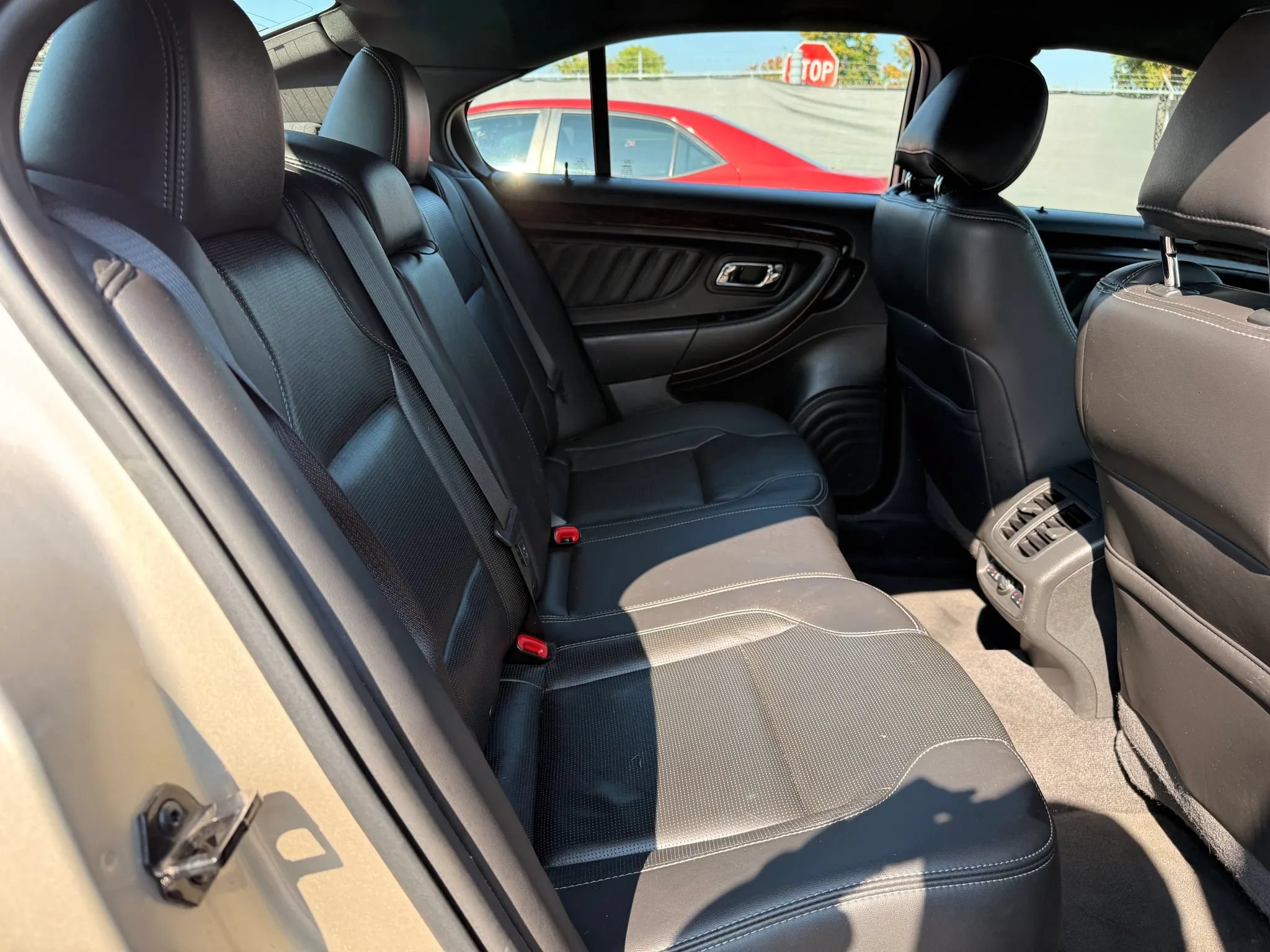 Used 2018 Ford Taurus Limited w/ Driver Assist Package AWD/4WD image 20