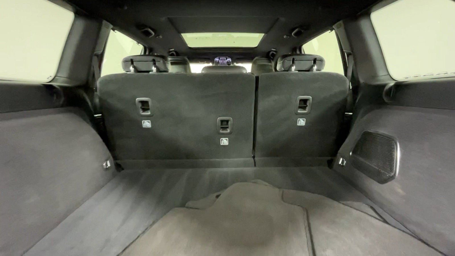 Used 2023 Jeep Grand Cherokee Overland w/ Luxury Tech Group IV AWD/4WD image 14