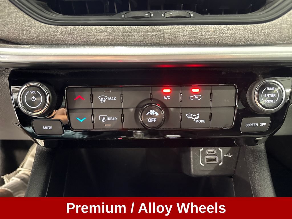 Used 2024 Jeep Compass Latitude AWD/4WD image 15