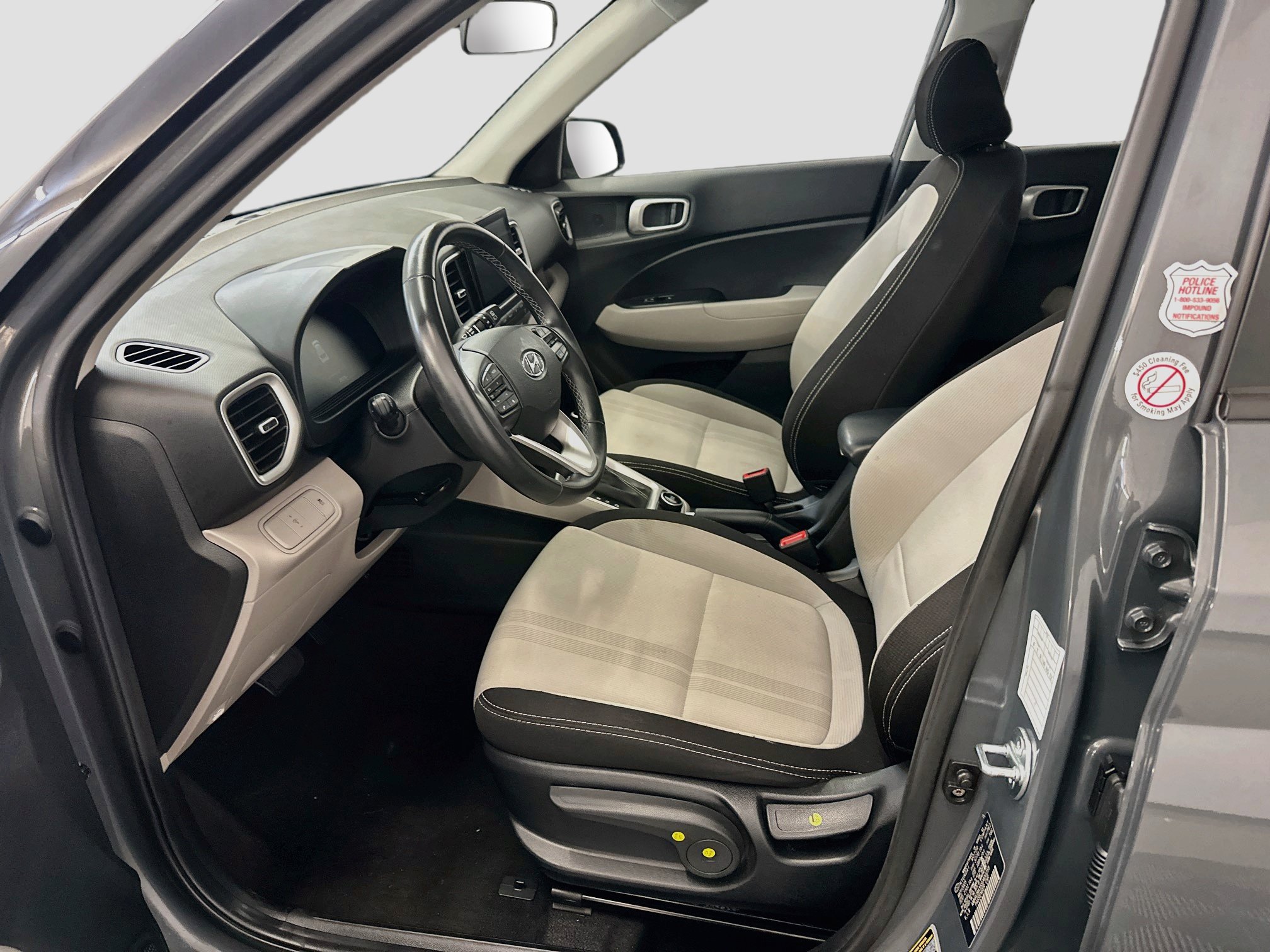 Used 2025 Hyundai Venue SEL FWD image 13