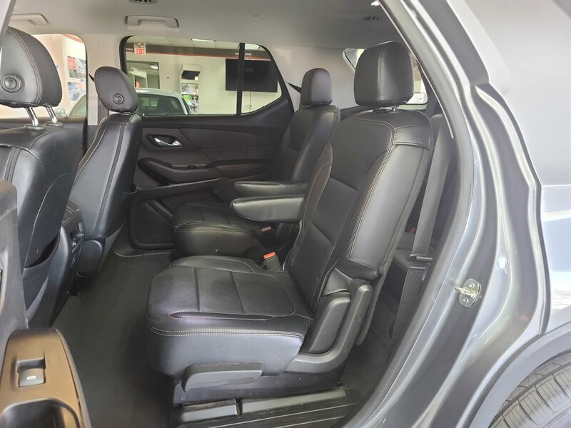 Used 2020 Chevrolet Traverse LT FWD image 12