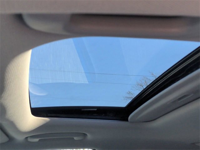 Used 2022 Hyundai Kona Limited w/ Winter Weather Package image 18