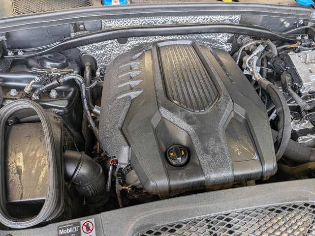 Used 2025 Porsche Macan AWD/4WD image 28