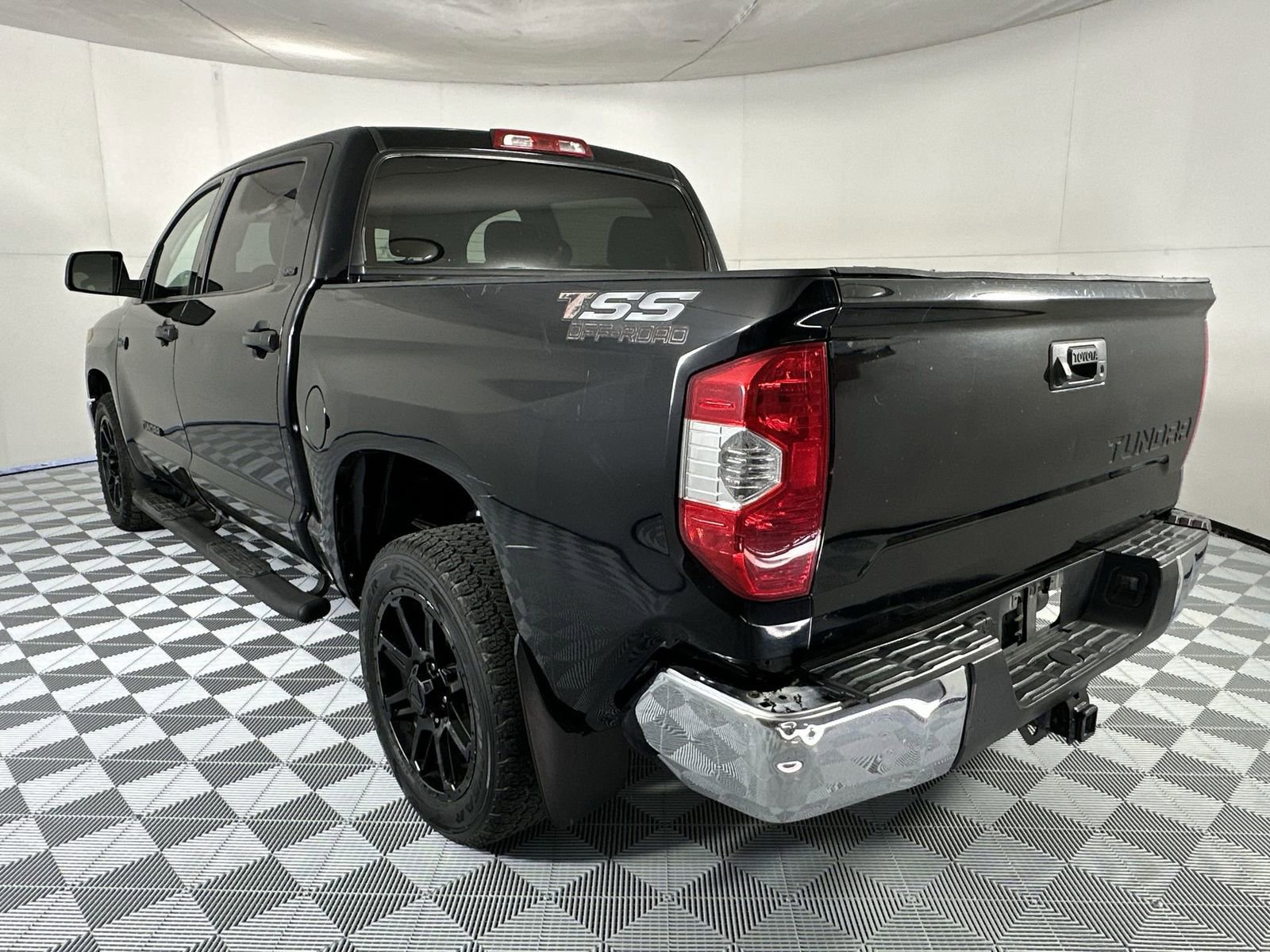 Used 2019 Toyota Tundra SR5 w/ SR5 Upgrade Package image 6