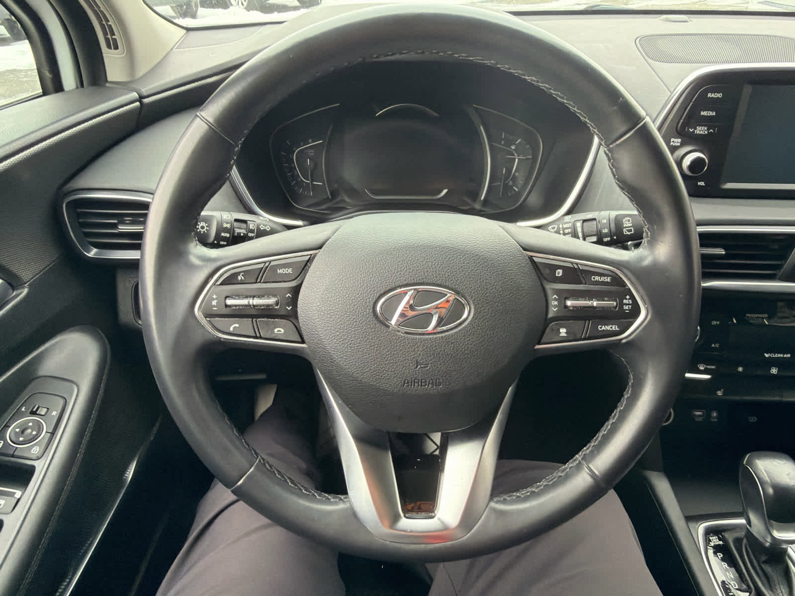 Used 2019 Hyundai Santa Fe SEL image 18