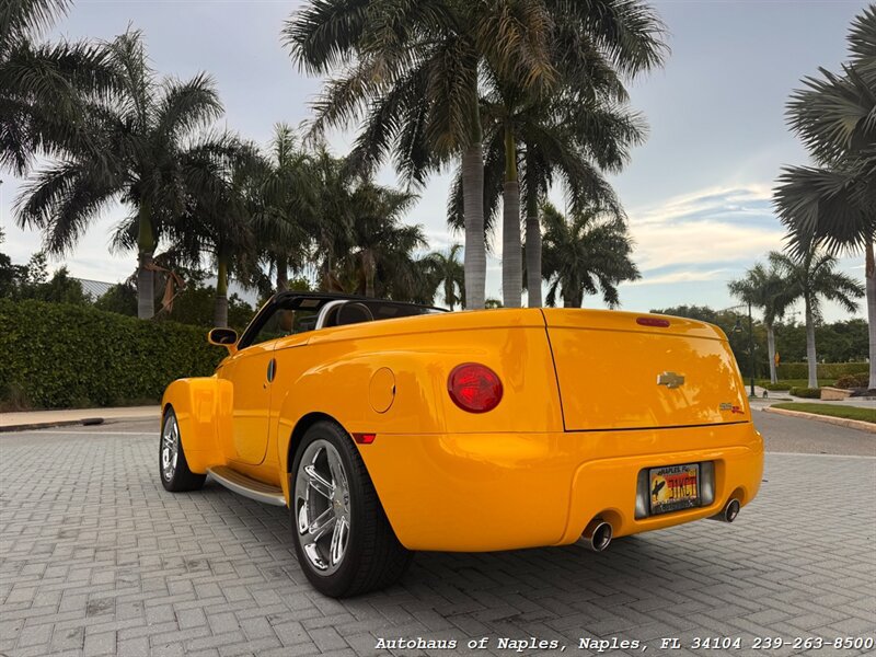 Used 2005 Chevrolet SSR w/ Preferred Equipment Group RWD image 2