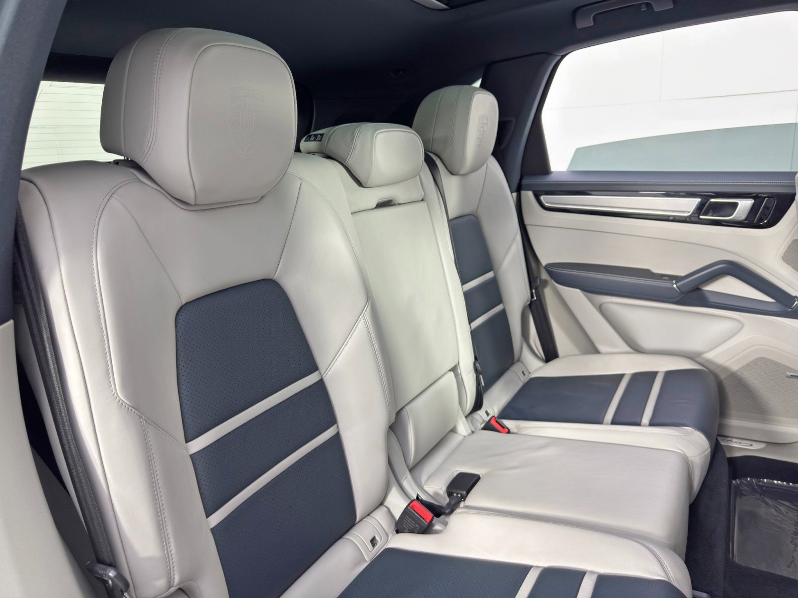 Used 2020 Porsche Cayenne S w/ Premium Package image 43
