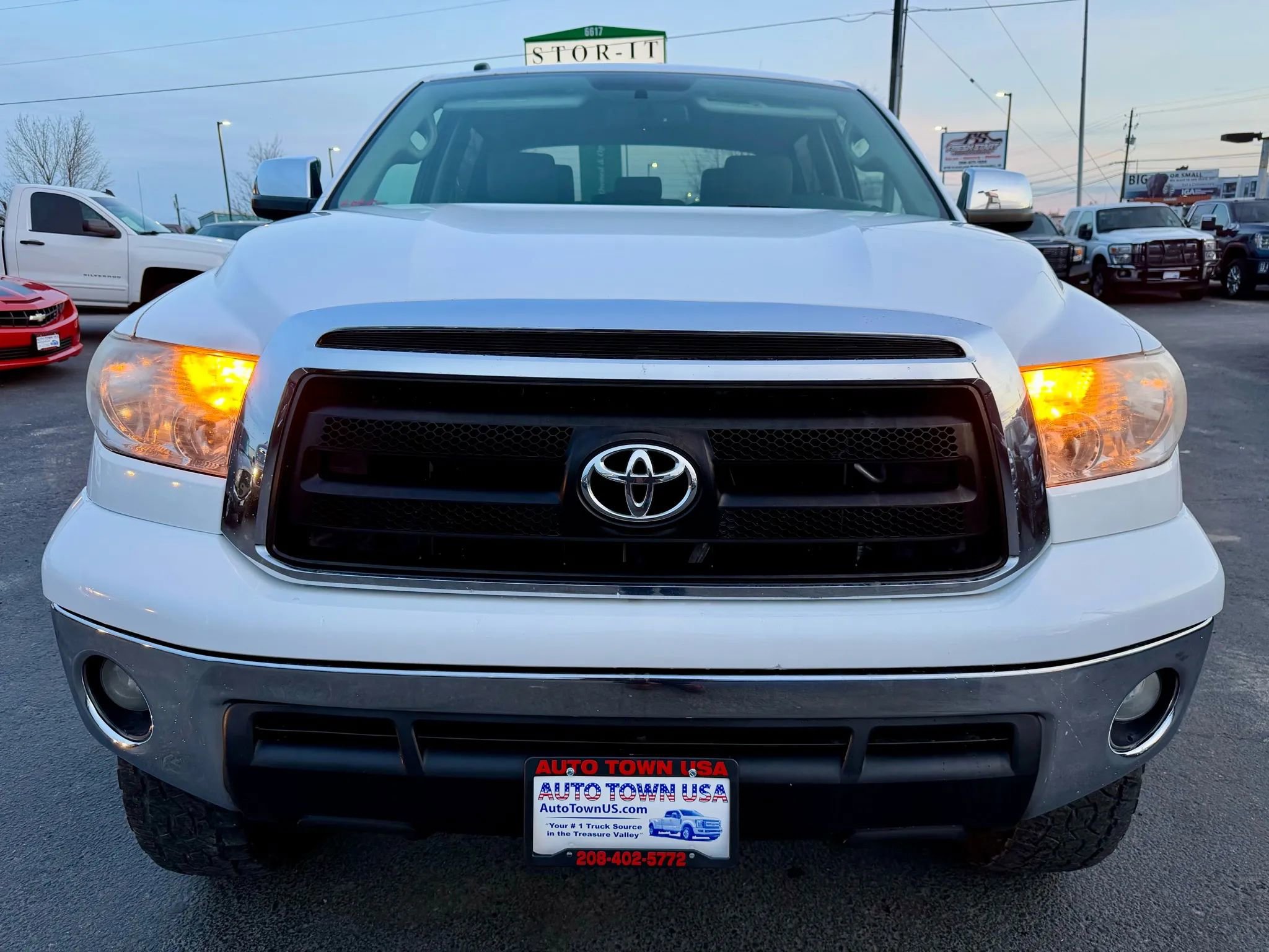 Used 2012 Toyota Tundra 4x4 CrewMax w/ Tow Pkg image 9