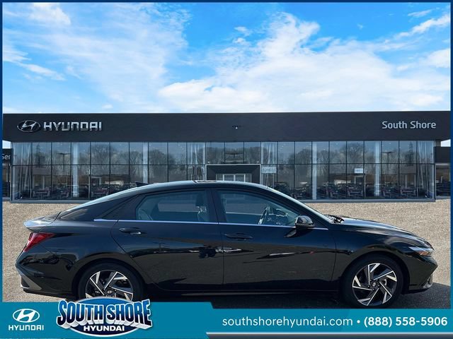 Certified 2025 Hyundai Elantra Limited w/ Cargo Package FWD image 5