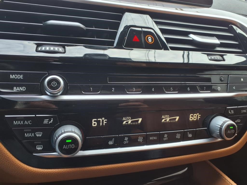 Used 2019 BMW M550i xDrive image 12