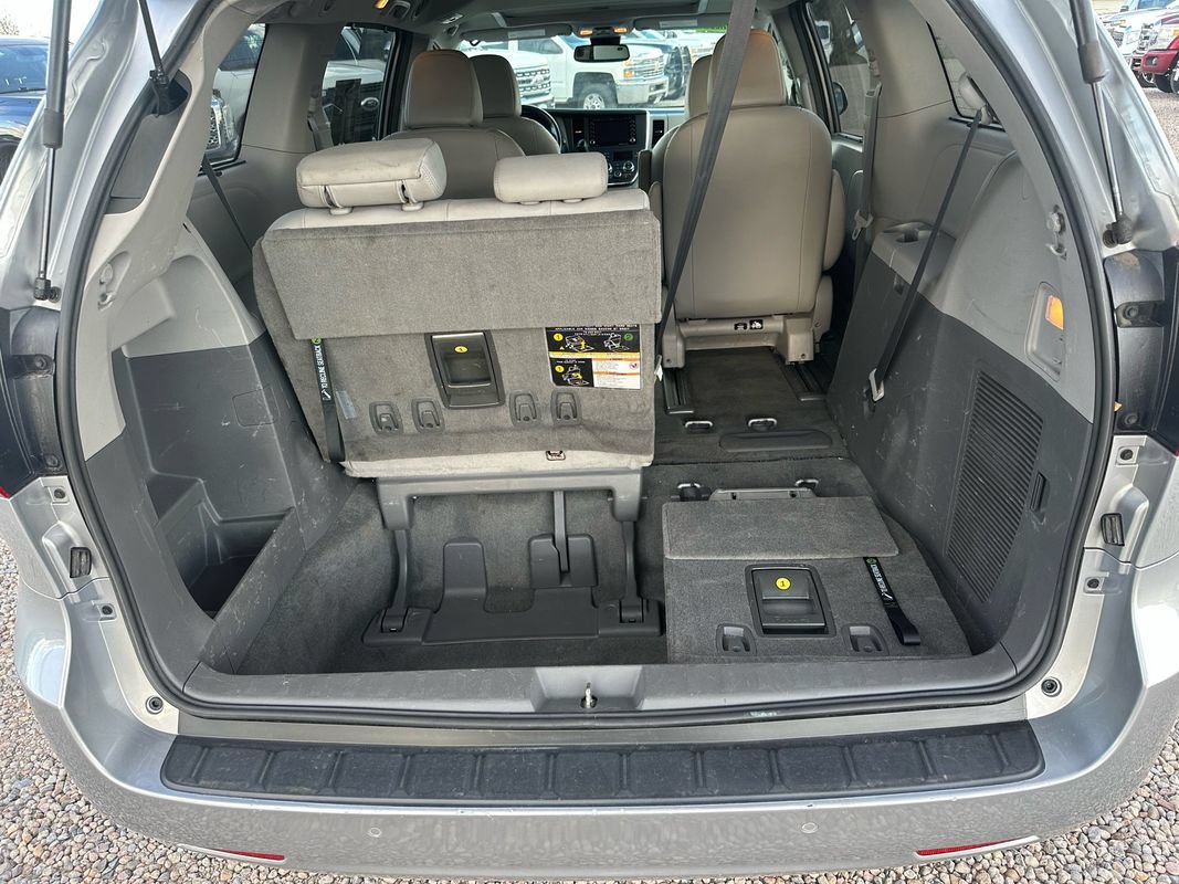 Used 2018 Toyota Sienna XLE w/ XLE Navigation Package AWD/4WD image 28