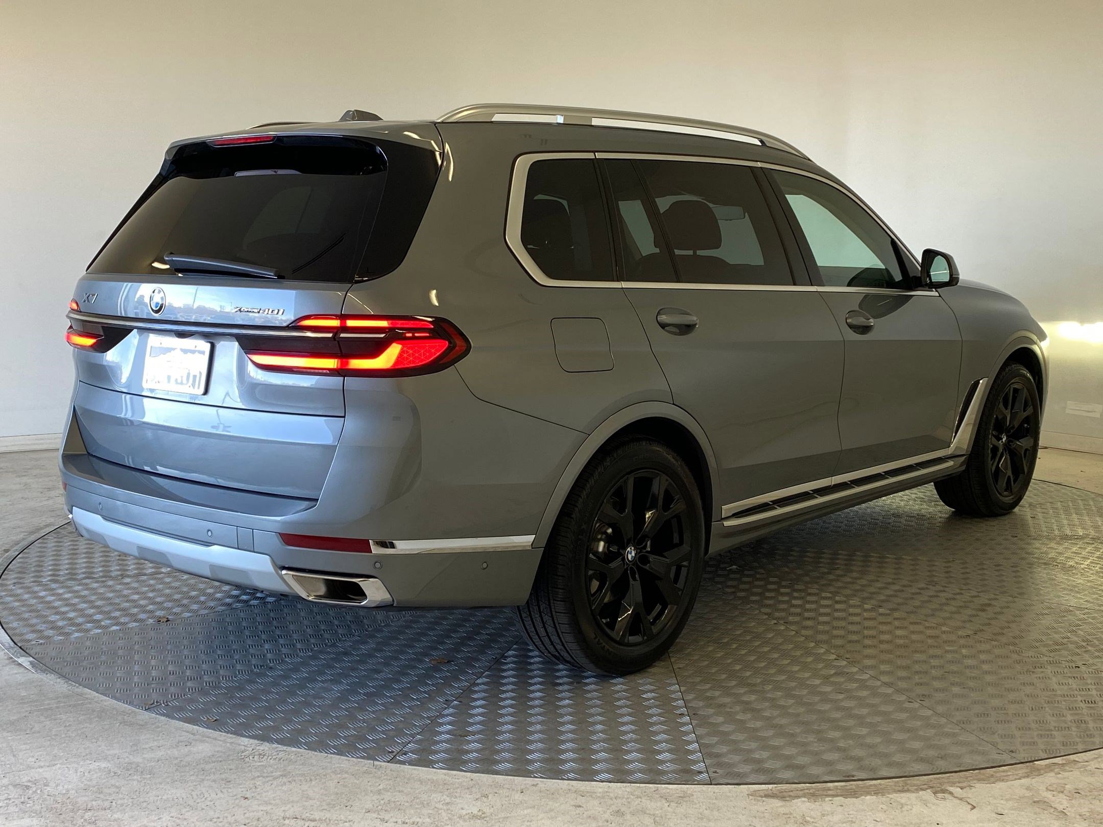 Certified 2025 BMW X7 xDrive40i image 9