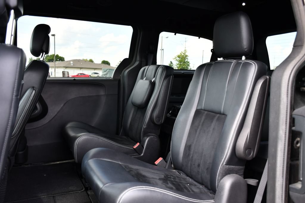 Used 2016 Dodge Grand Caravan SXT FWD image 14