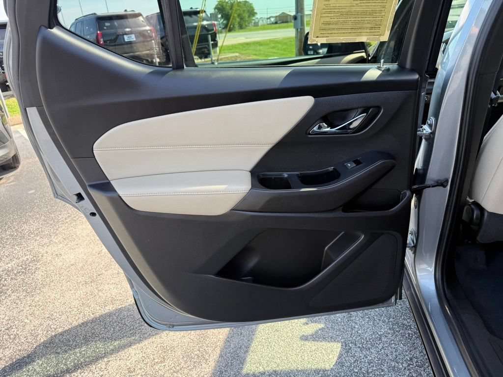 Used 2023 Chevrolet Traverse LS FWD image 10
