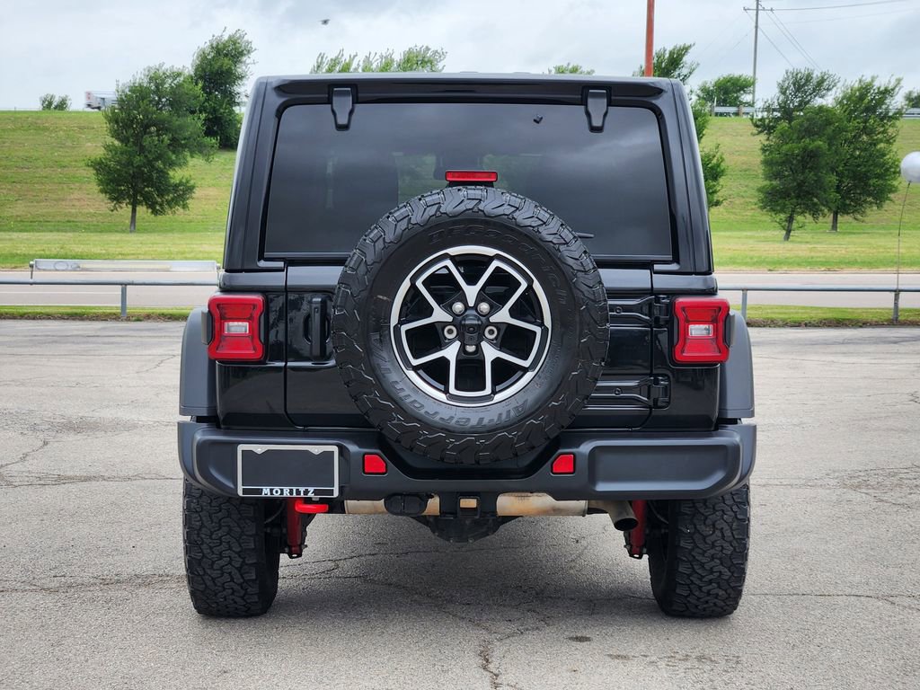 Used 2025 Jeep Wrangler Unlimited Rubicon AWD/4WD image 6