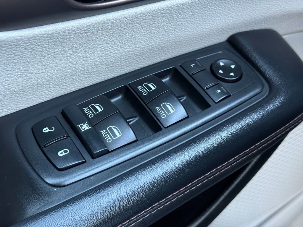 Used 2019 Chrysler Pacifica Touring-L Plus w/ Advanced Safetytec Group image 18