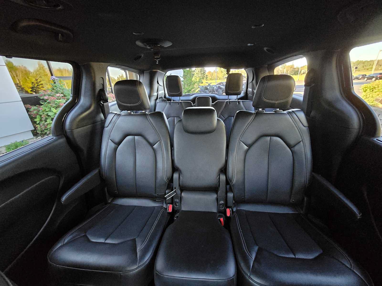 Used 2026 Chrysler Pacifica Select FWD image 13