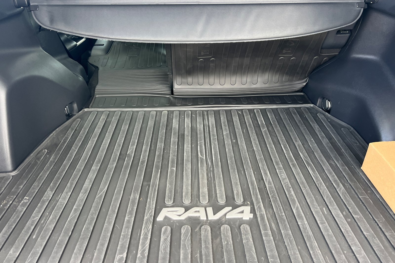 Used 2025 Toyota RAV4 XLE w/ Convenience Package AWD/4WD image 17