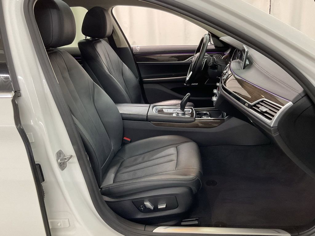 Used 2018 BMW 740i xDrive image 27