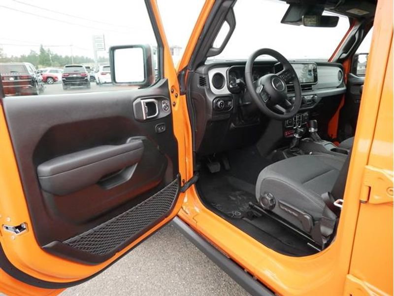 New 2025 Jeep Gladiator Willys image 10