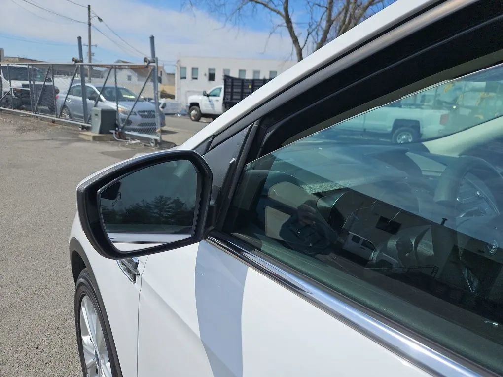 Used 2018 Ford Escape SE w/ Ford Safe & Smart Package FWD image 15