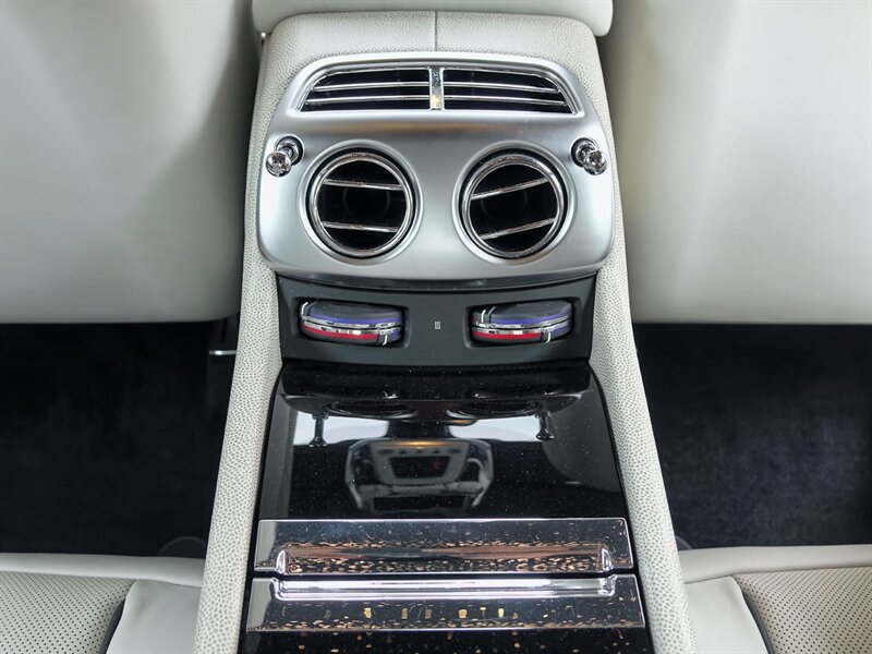 Used 2016 Rolls-Royce Wraith RWD image 20
