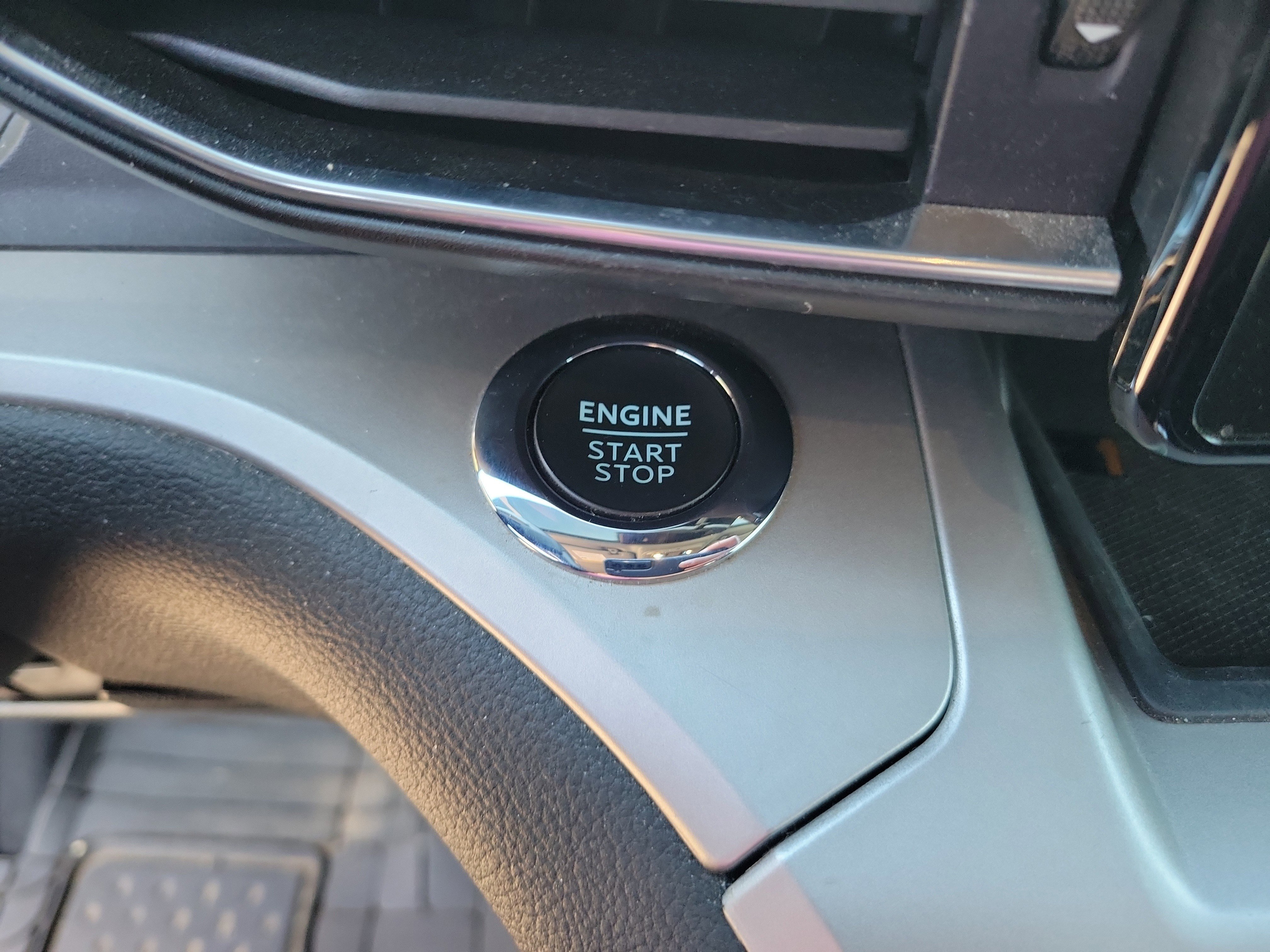 Used 2022 Ford Explorer XLT w/ Equipment Group 202A image 13