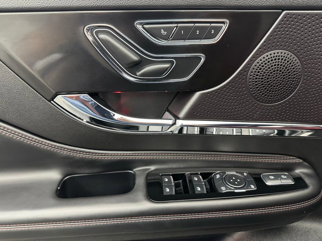 Used 2024 Lincoln Corsair Reserve w/ Equipment Group 201A image 18