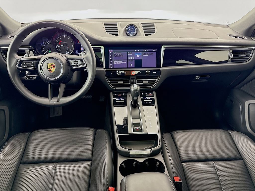 Certified 2025 Porsche Macan image 28