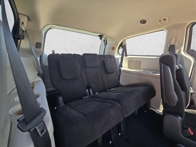 Used 2015 Dodge Grand Caravan SXT w/ Rear Park Assist Package FWD image 17