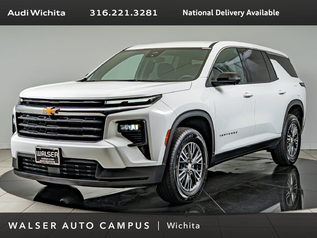 Used 2024 Chevrolet Traverse LS FWD image 1