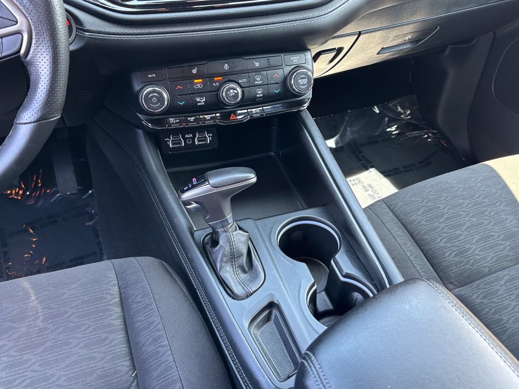 Used 2024 Dodge Durango SXT w/ 3rd Row Seating Group AWD/4WD image 35