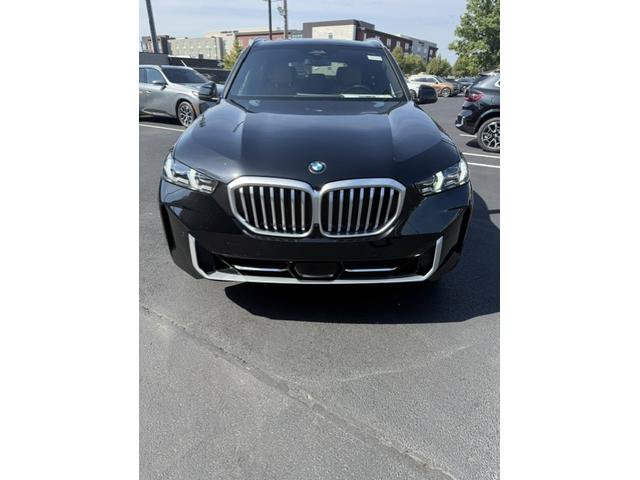 Used 2026 BMW X5 xDrive40i w/ Premium Package AWD/4WD image 3