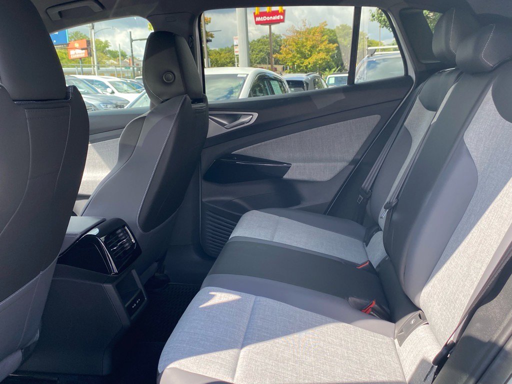 New 2025 Volkswagen ID.4 Pro image 12