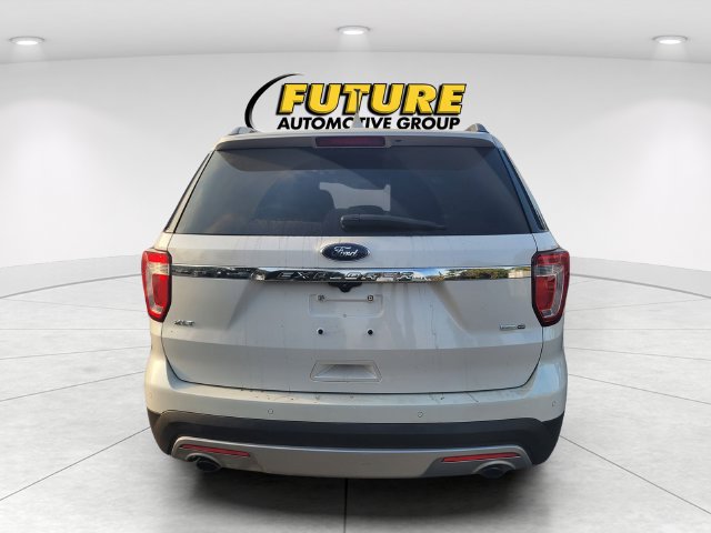 Used 2017 Ford Explorer XLT w/ Equipment Group 202A AWD/4WD image 4