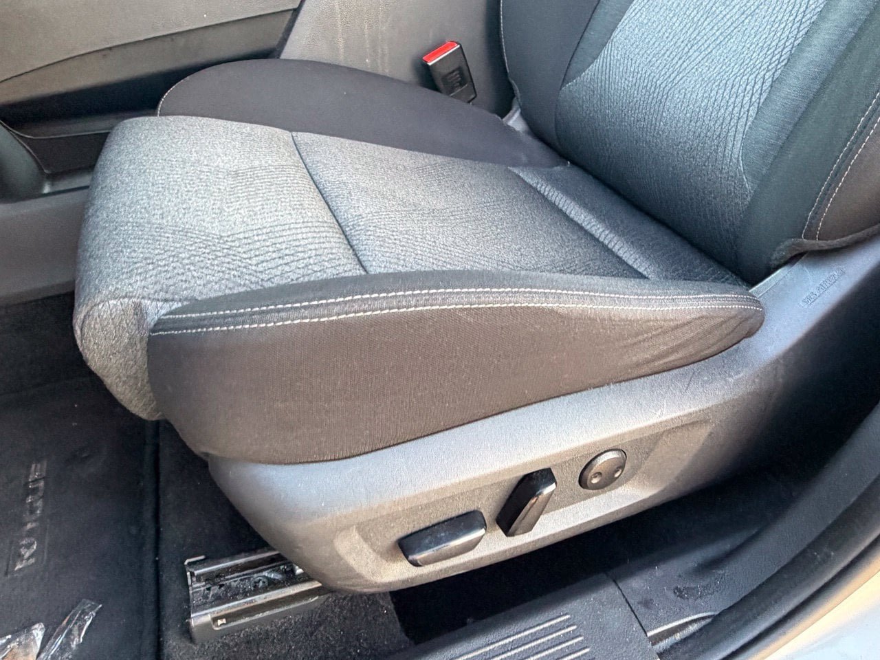 Certified 2025 Nissan Rogue SV FWD image 24