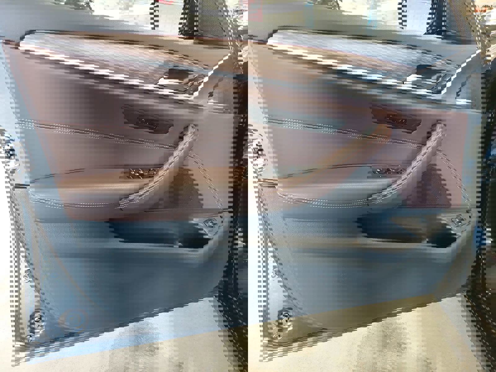 Used 2023 BMW 540i xDrive w/ M Sport Package image 28