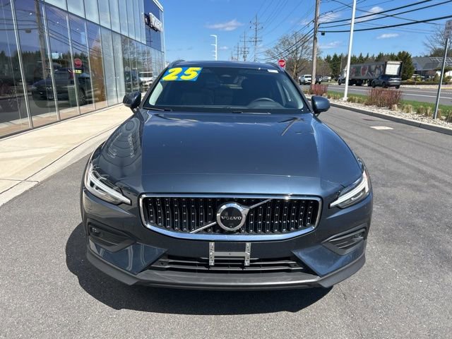 Used 2025 Volvo V60 B5 Cross Country Plus image 7