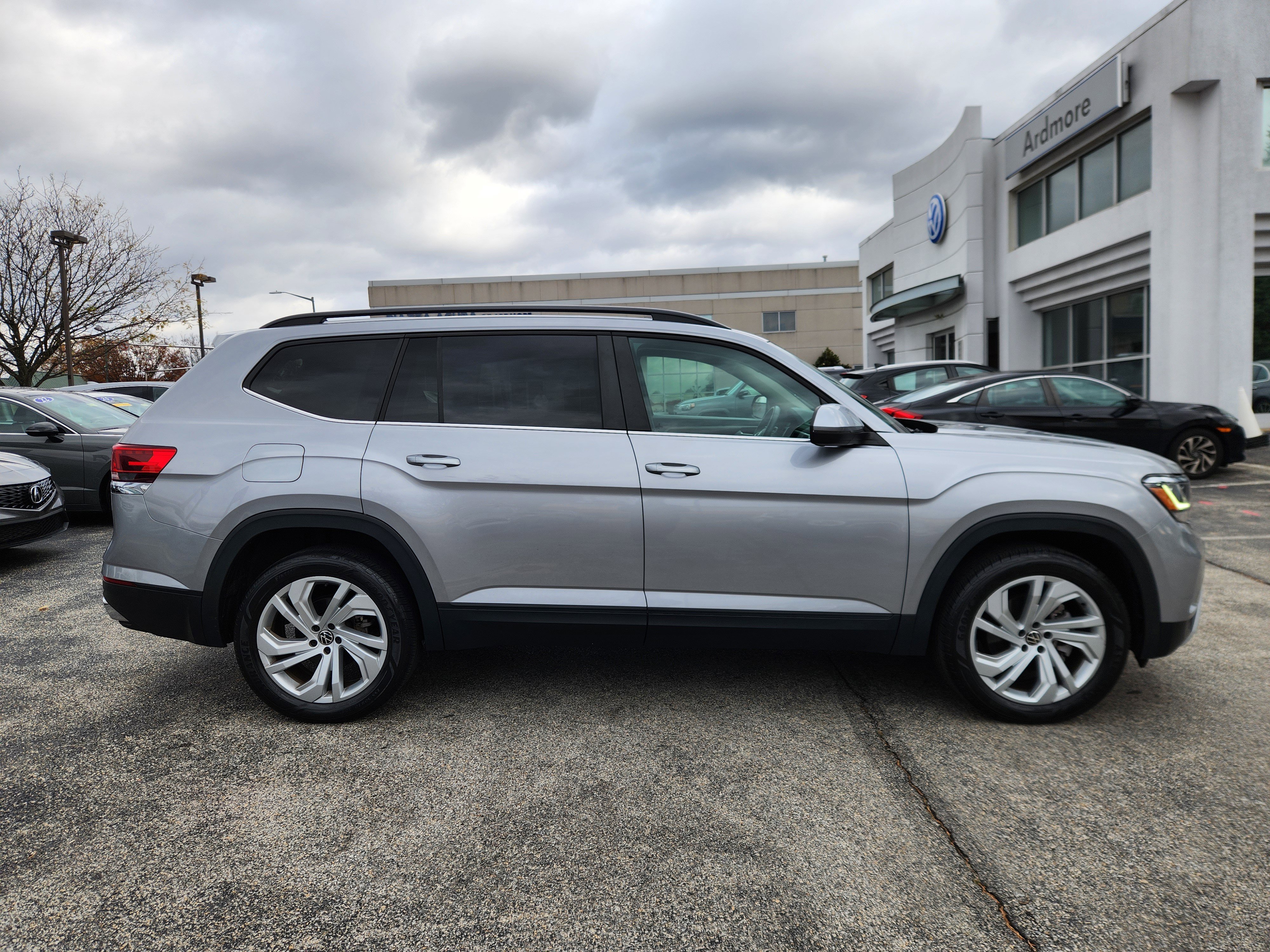 Certified 2021 Volkswagen Atlas SE image 6