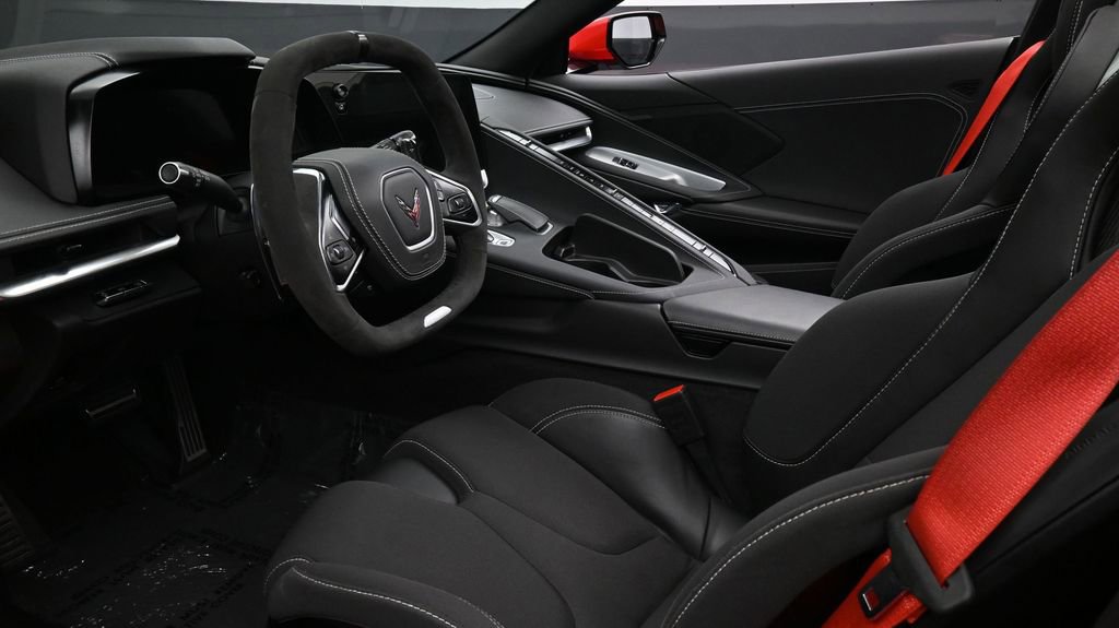 Used 2025 Chevrolet Corvette Z06 RWD image 7