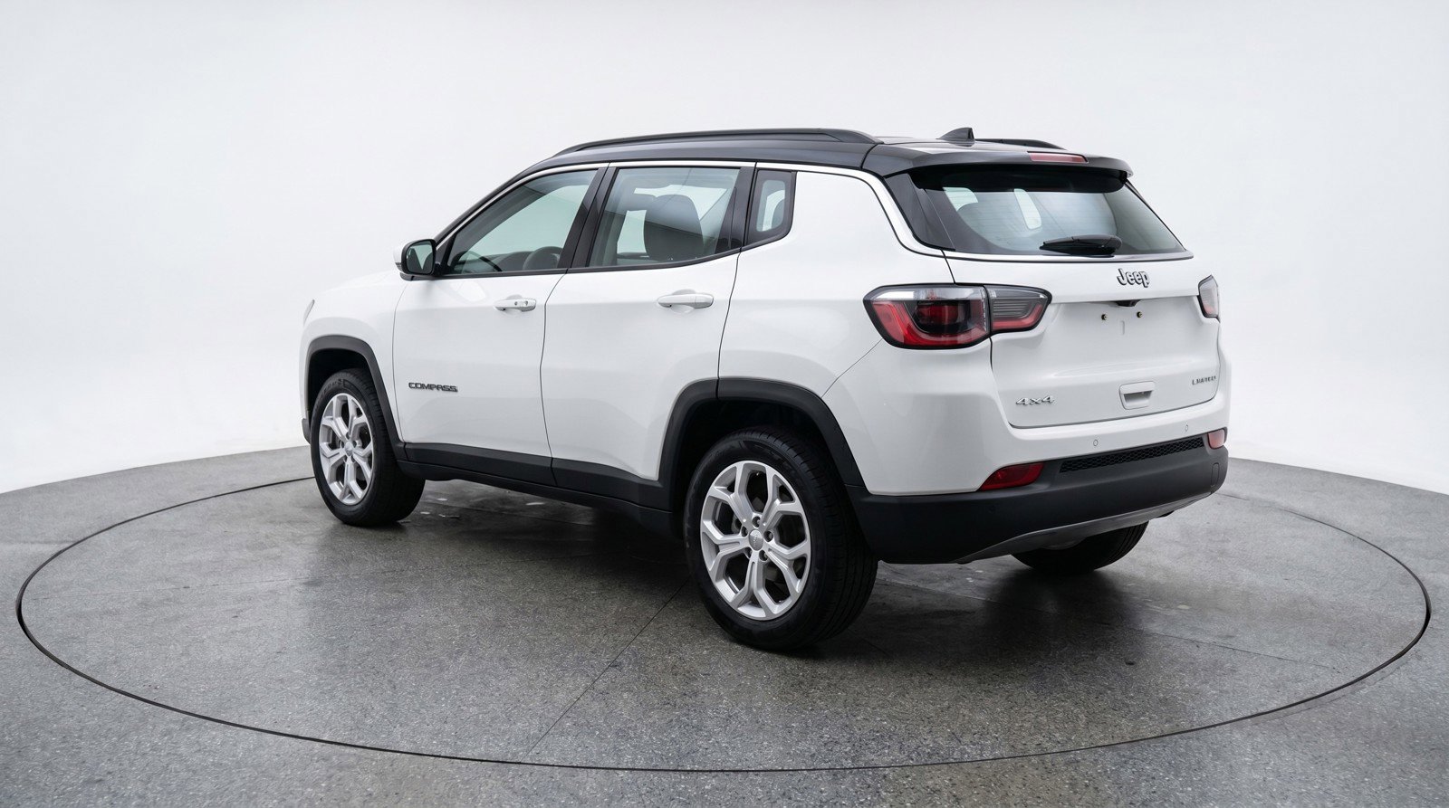 Used 2025 Jeep Compass Latitude AWD/4WD image 6