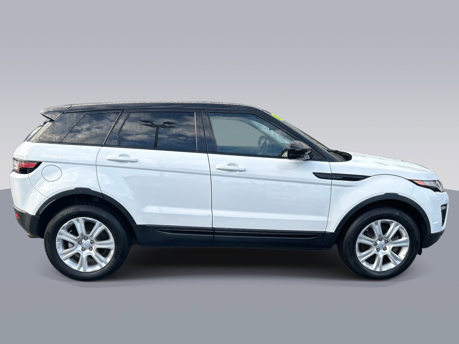 Used 2017 Land Rover Range Rover Evoque SE AWD/4WD image 2