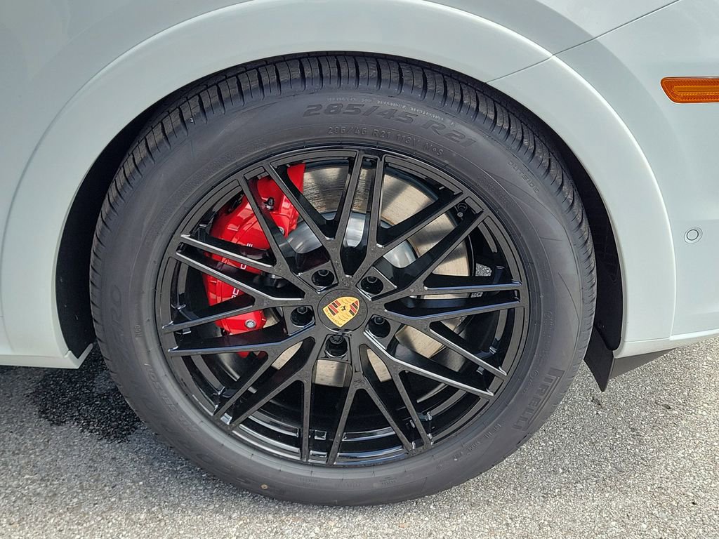 New 2026 Porsche Cayenne GTS AWD/4WD image 13