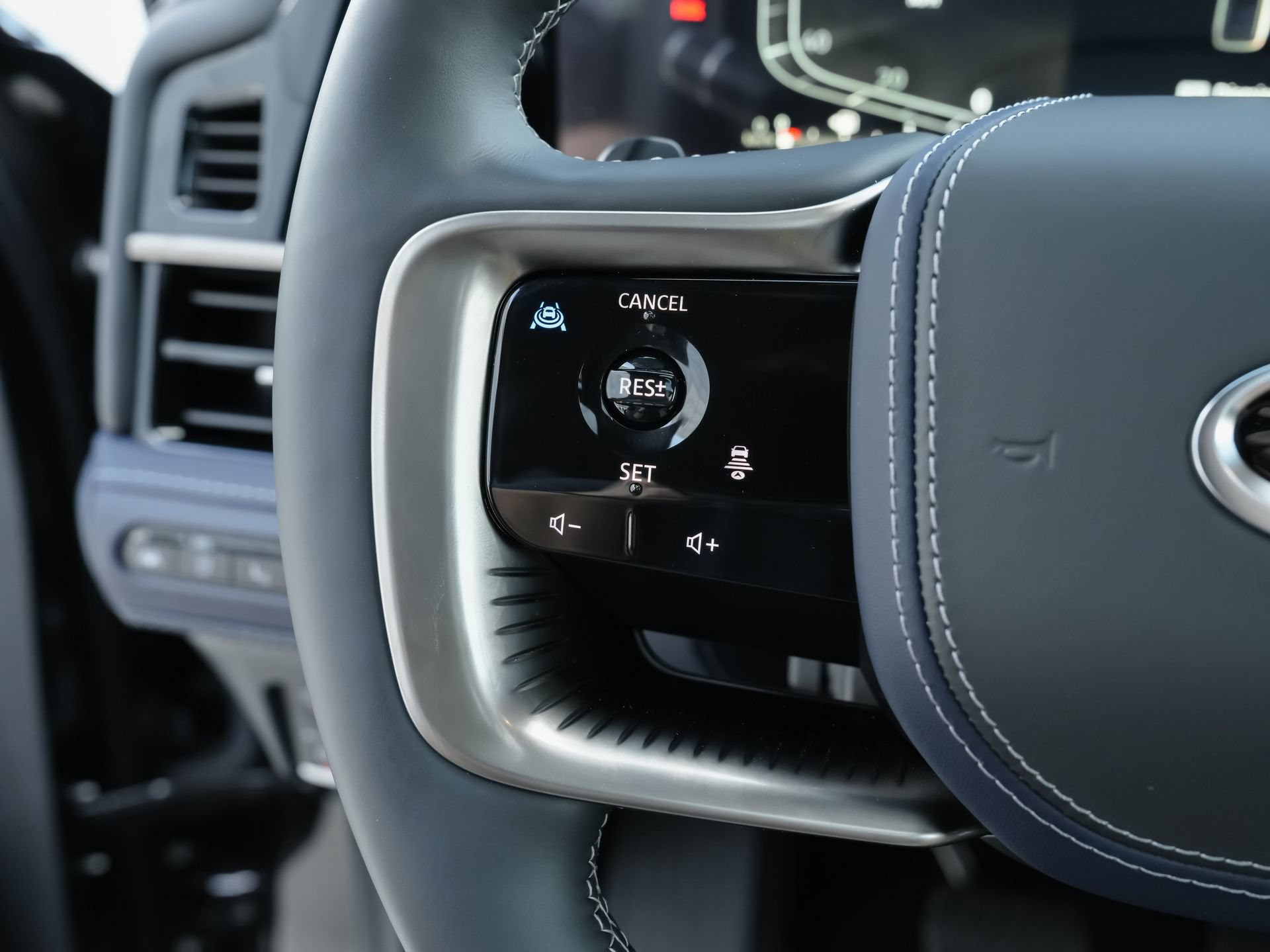 Certified 2026 INFINITI QX80 4WD w/ Sport Exterior Package image 17