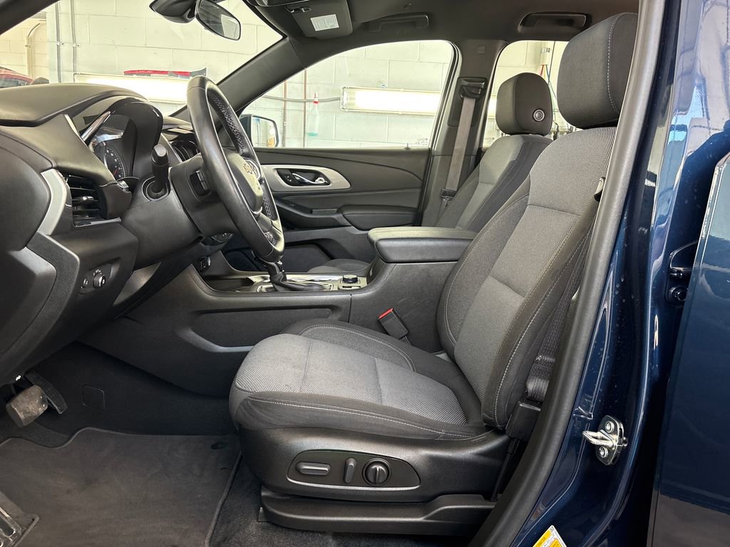 Used 2023 Chevrolet Traverse LT FWD image 12