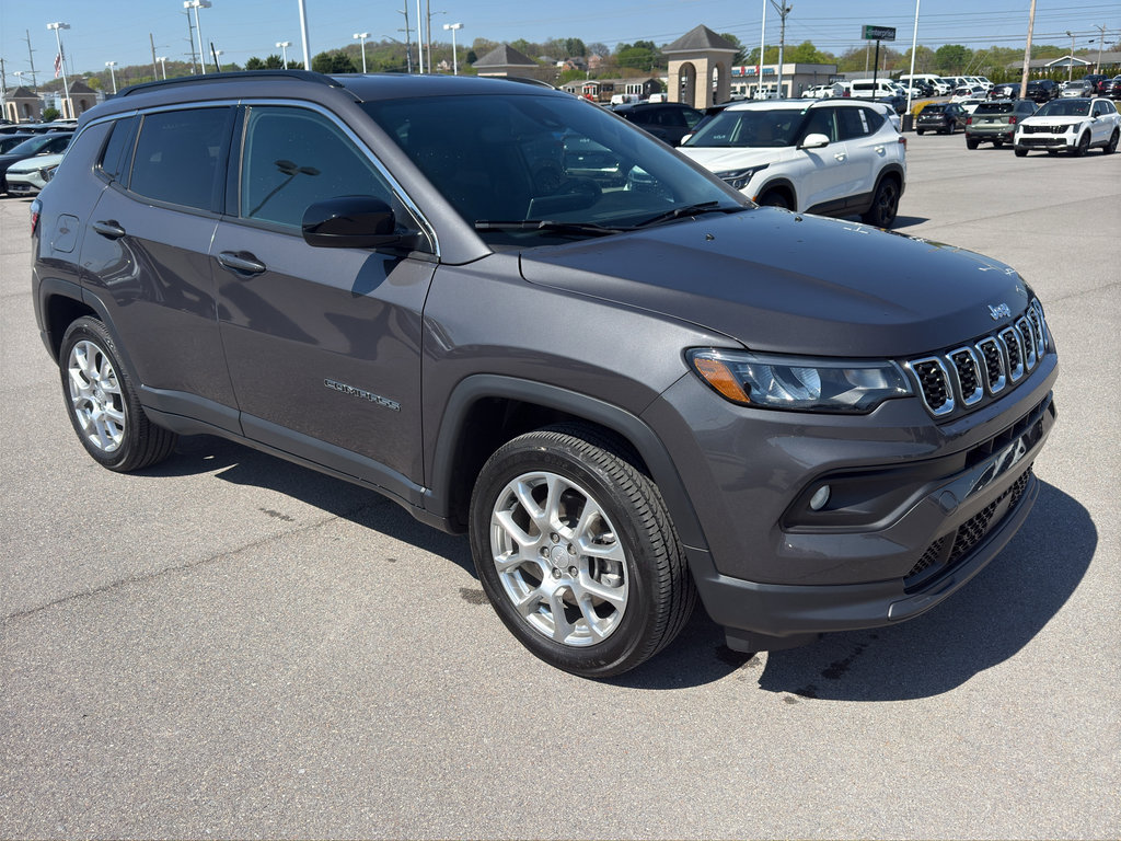 Used 2024 Jeep Compass Latitude AWD/4WD image 10