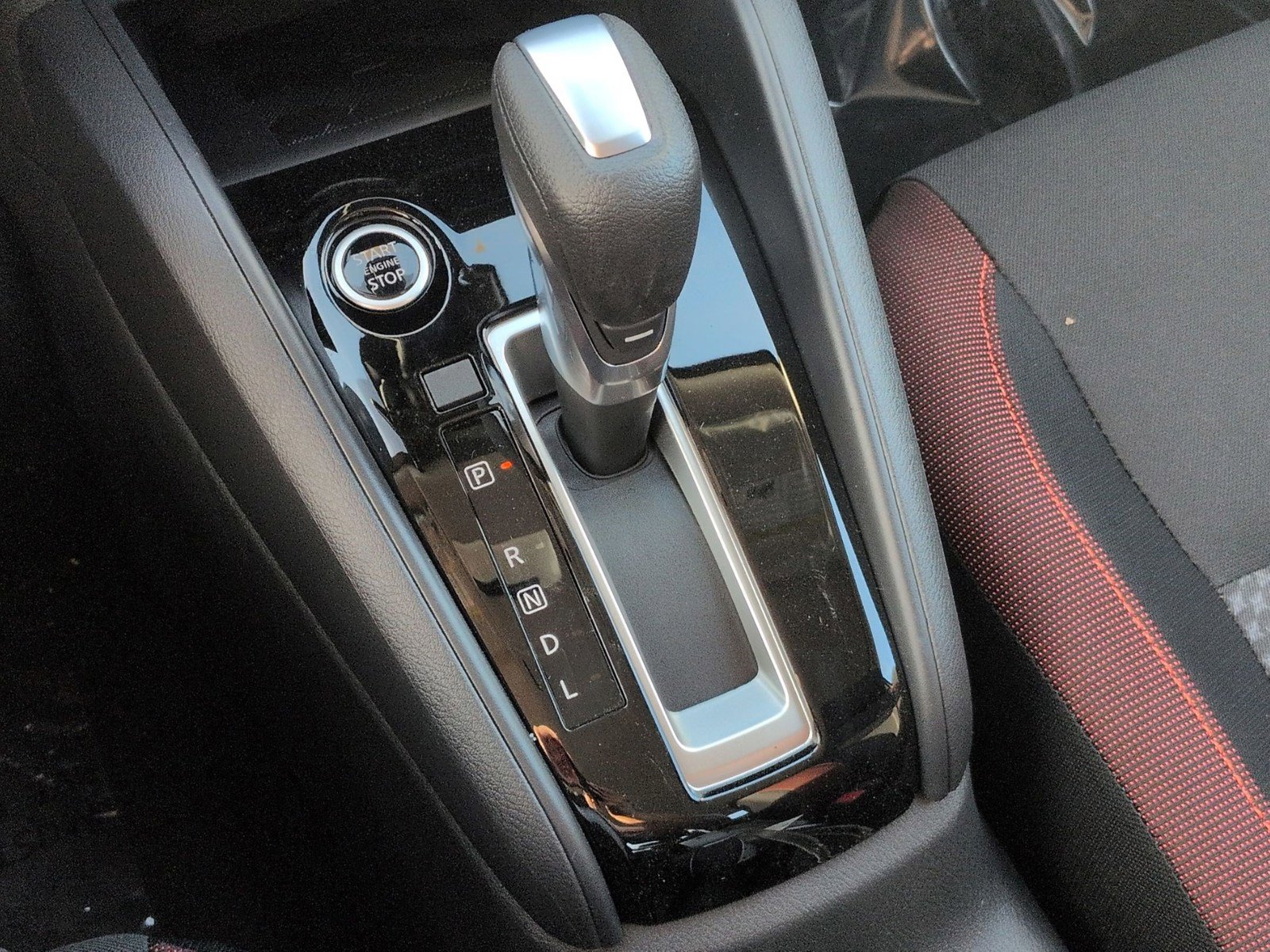 New 2025 Nissan Versa SR w/ Trunk Package image 18