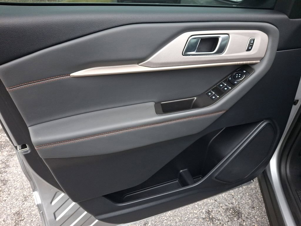 Certified 2025 Ford Explorer Active image 12